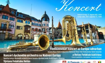 Koncert dychového orchestra na Nádvorí Európy